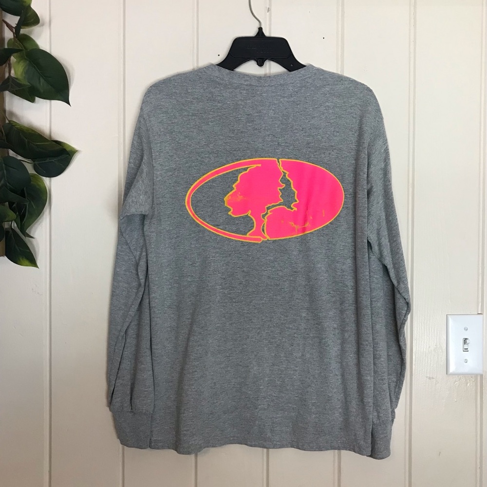 Mossy Oak Gray & Pink LS Shirt 
Size Medium 8 - 10
50% Cotton 50% Polyester